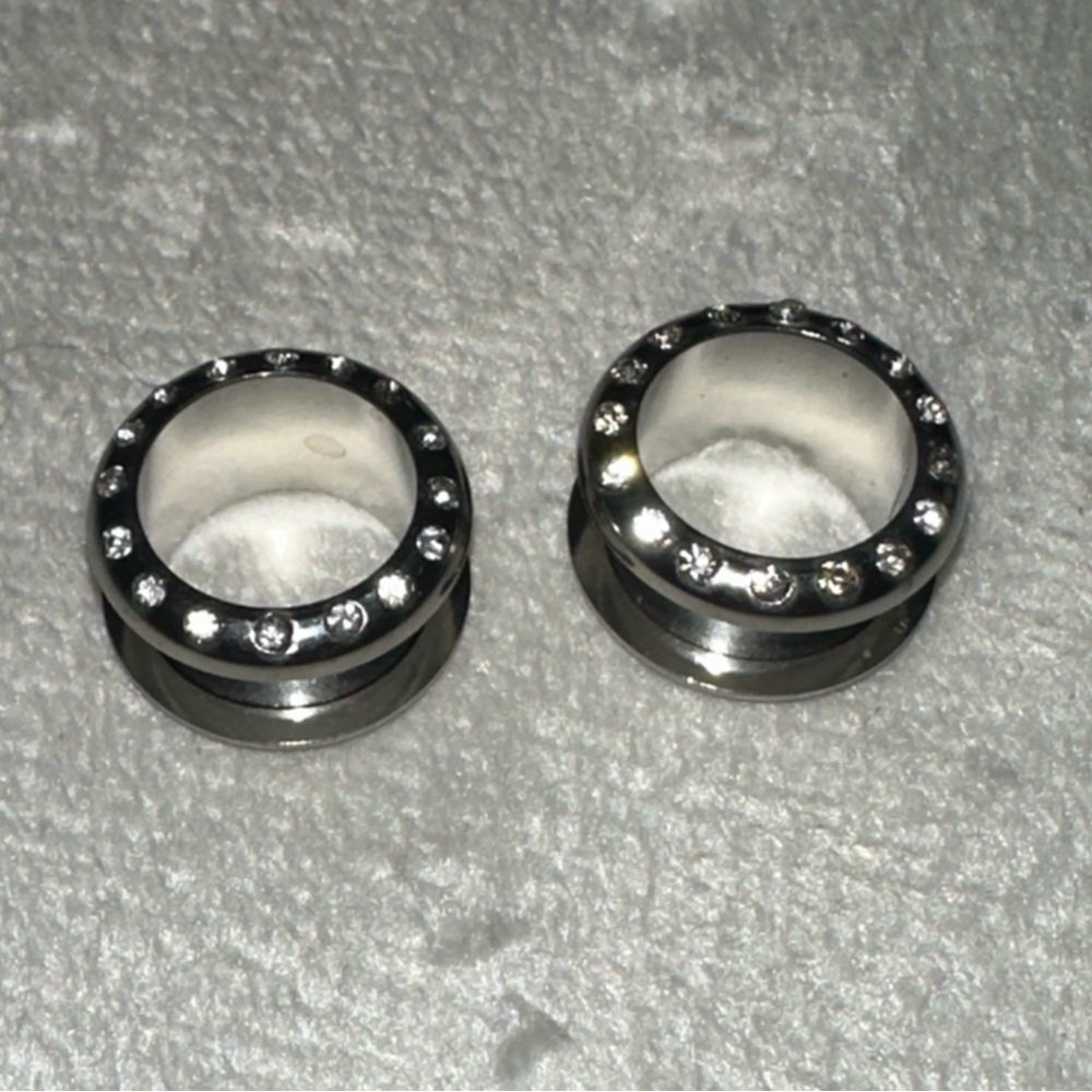 New 14 mm Ear Plugs piercings Earrings lobes never worn